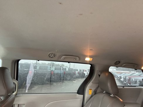 Used 2014 Toyota Sienna LE image 22