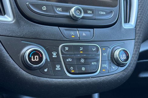 Used 2024 Chevrolet Malibu LT image 19