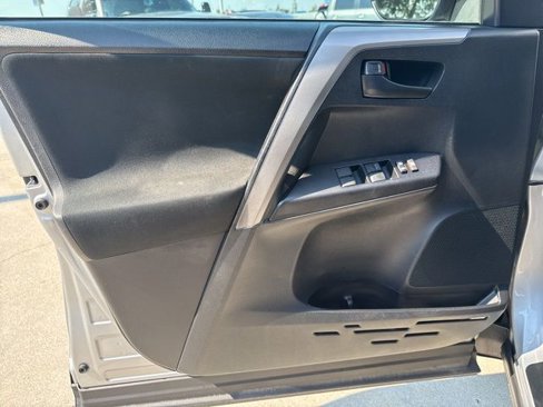 Used 2018 Toyota RAV4 LE image 24