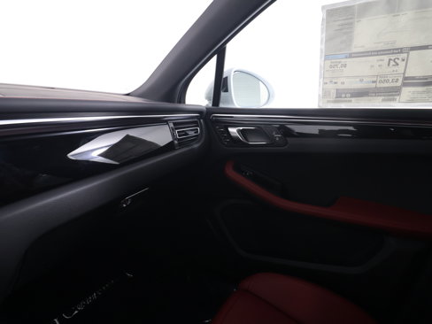 New 2025 Porsche Macan image 14