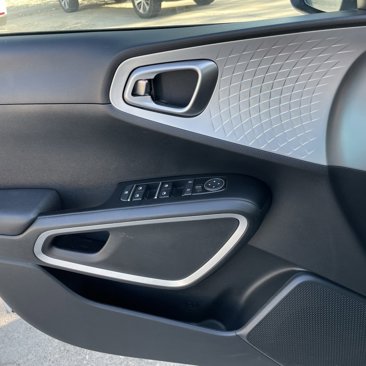 Used 2023 Kia Soul LX w/ LX Technology Package image 18