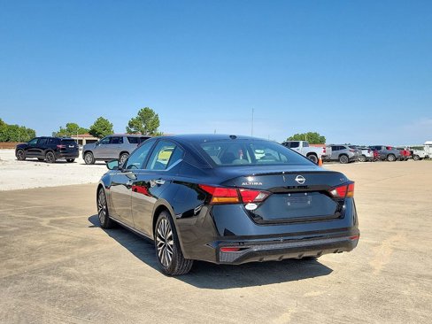 Used 2024 Nissan Altima 2.5 SV image 4