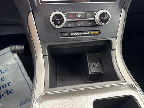 Used 2022 Ford Edge SEL image 17