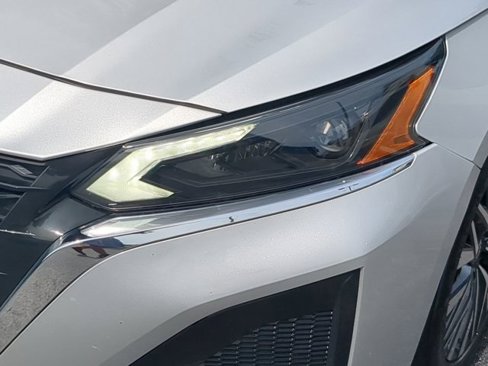 Used 2024 Nissan Altima 2.5 SV image 10