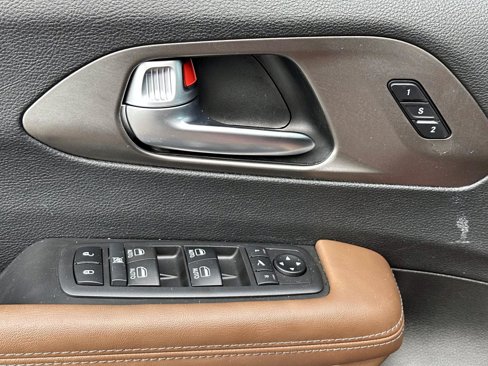 Used 2019 Chrysler Pacifica Limited w/ Tire & Wheel Group image 22
