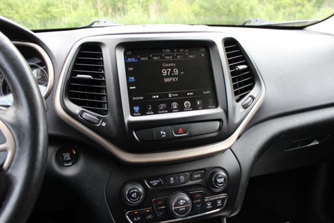 Used 2016 Jeep Cherokee Latitude w/ Comfort/Convenience Group image 24