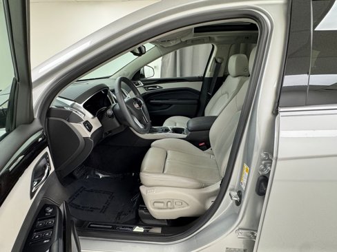Used 2015 Cadillac SRX Luxury w/ Driver Awareness Package image 10