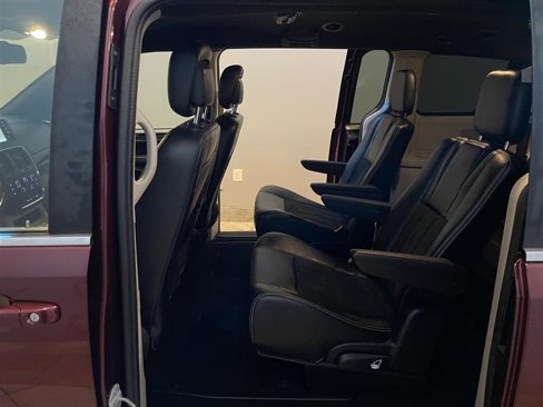 Used 2019 Dodge Grand Caravan SXT image 13