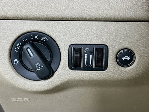 Used 2013 Chrysler 300 C image 10