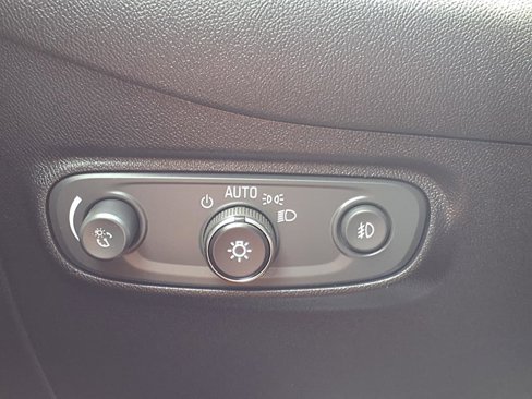 Used 2018 Chevrolet Equinox Premier image 20