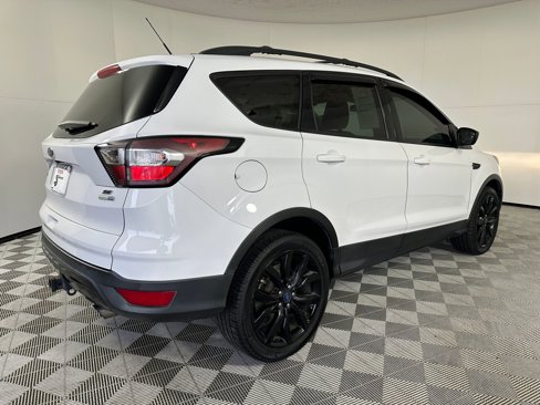 Used 2018 Ford Escape SE w/ SE Sport Appearance Package image 7