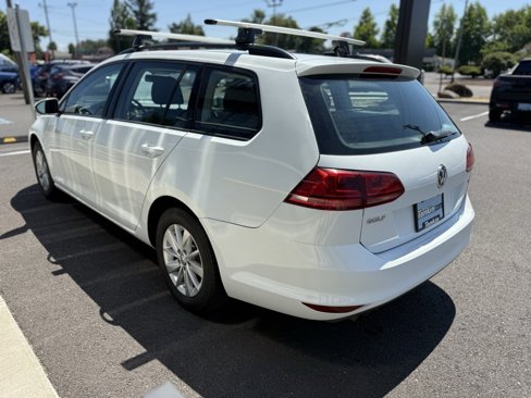 Used 2017 Volkswagen Golf SportWagen image 6