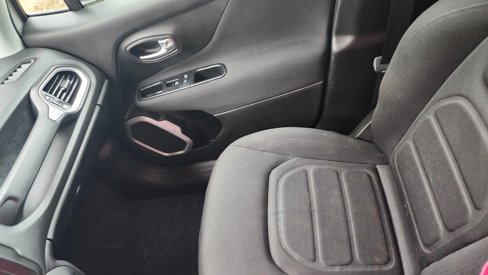 Used 2018 Jeep Renegade Latitude image 20