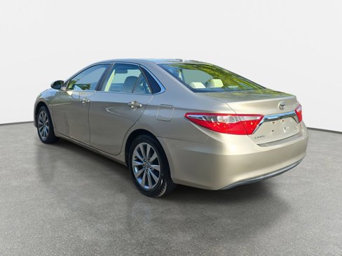 Used 2016 Toyota Camry XLE image 7