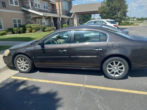 Used 2007 Buick Lucerne CXL image 1