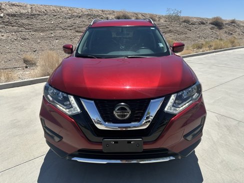 Used 2018 Nissan Rogue SV image 2