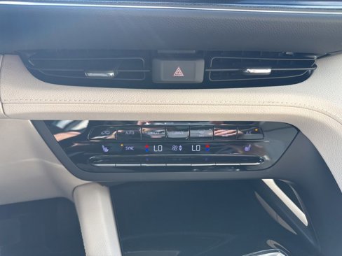 Used 2021 Buick Envision Essence w/ Technology Package I image 6