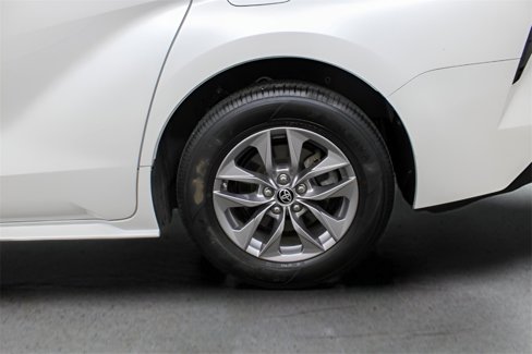 Used 2021 Toyota Sienna XLE image 10