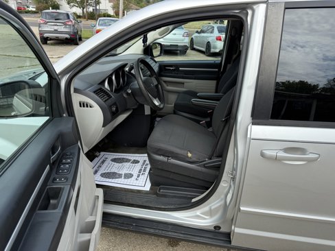 Used 2010 Dodge Grand Caravan SE image 10