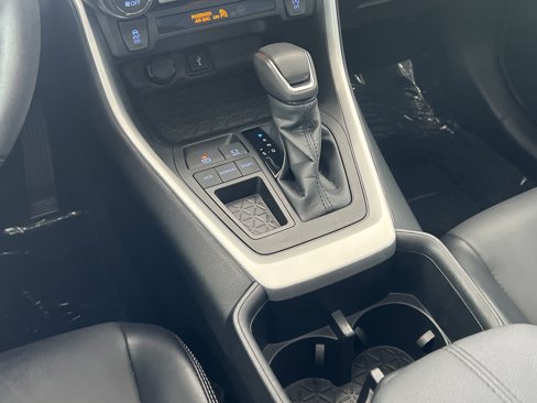 Used 2022 Toyota RAV4 XLE Premium image 36