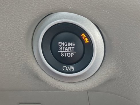 Used 2022 Chrysler Voyager LX image 24