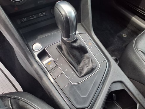 Used 2018 Volkswagen Tiguan SEL image 18