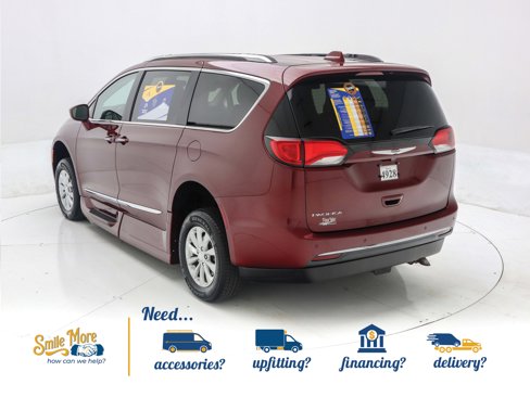 Used 2018 Chrysler Pacifica Touring-L image 7