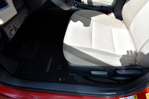 Used 2015 Toyota Corolla LE image 25