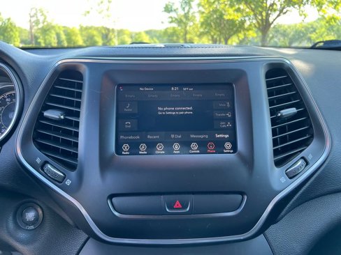 Used 2019 Jeep Cherokee Latitude Plus w/ Cold Weather Group image 22