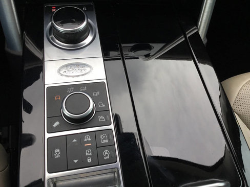 Used 2017 Land Rover Discovery HSE image 28