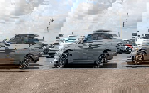 Used 2023 Hyundai Elantra Limited image 2