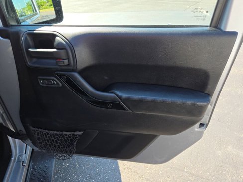 Used 2015 Jeep Wrangler Unlimited Sahara image 5