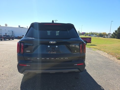 Used 2021 Kia Sorento S w/ Panoramic Sunroof Package image 4