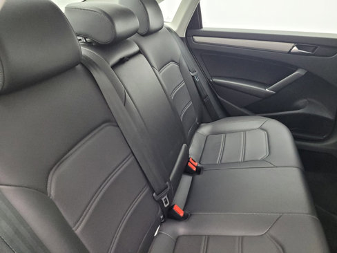 Used 2021 Volkswagen Passat 2.0T SE image 19