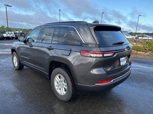 New 2025 Jeep Grand Cherokee Laredo w/ Luxury Tech Group I image 3