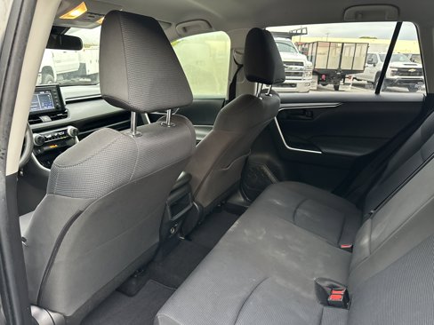 Used 2019 Toyota RAV4 LE image 27