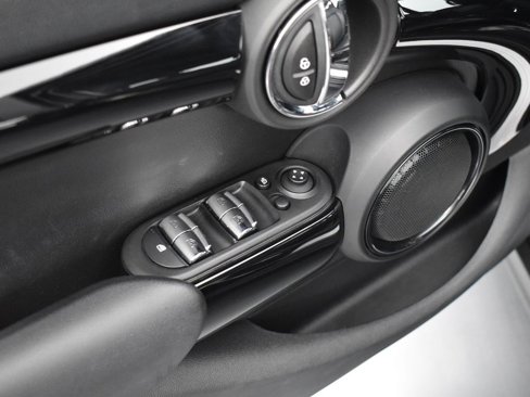 Used 2019 MINI Cooper 4-Door Hardtop w/ Premium Package image 9