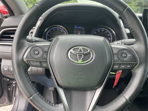Used 2022 Toyota Camry SE image 6