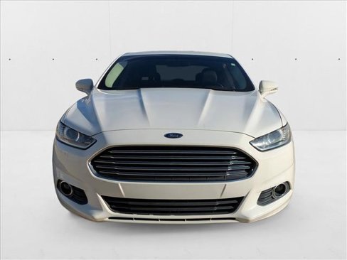 Used 2015 Ford Fusion SE image 2