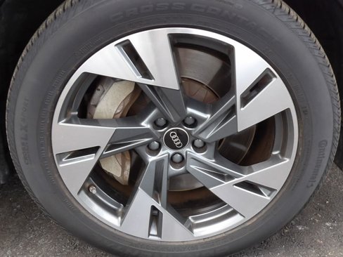 Used 2022 Audi e-tron Premium w/ Towing Package image 11