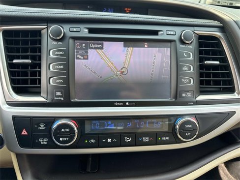Used 2014 Toyota Highlander Limited image 27