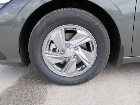 New 2025 Hyundai Elantra SE image 13