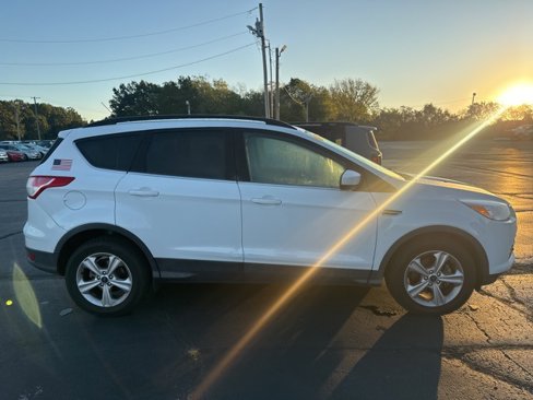 Used 2016 Ford Escape SE w/ Equipment Group 201A image 5