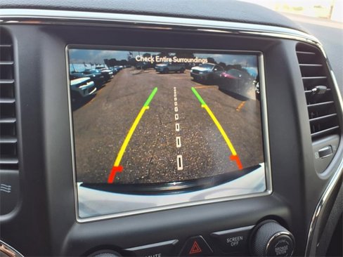 Used 2018 Jeep Grand Cherokee Altitude image 21