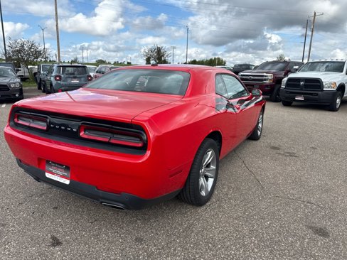 Used 2015 Dodge Challenger SXT w/ Driver Convenience Group image 5