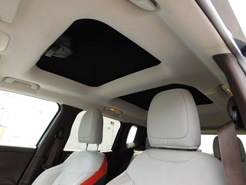 Used 2017 Jeep Renegade Limited image 18
