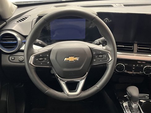 Used 2025 Chevrolet Trax LT w/ LT Convenience Package image 14