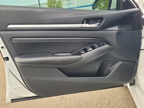 Used 2023 Nissan Altima 2.5 SV w/ SV Premium Package image 18