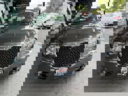 Used 2009 Chrysler 300 C image 12