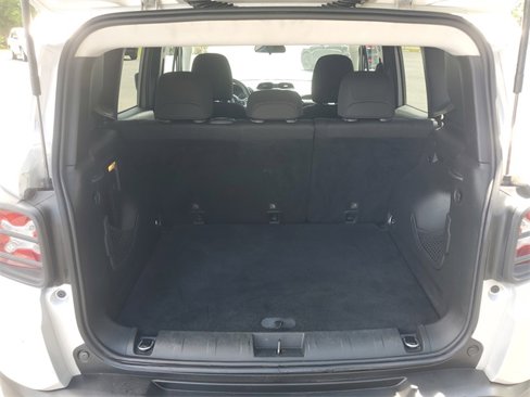 Used 2018 Jeep Renegade Latitude image 8